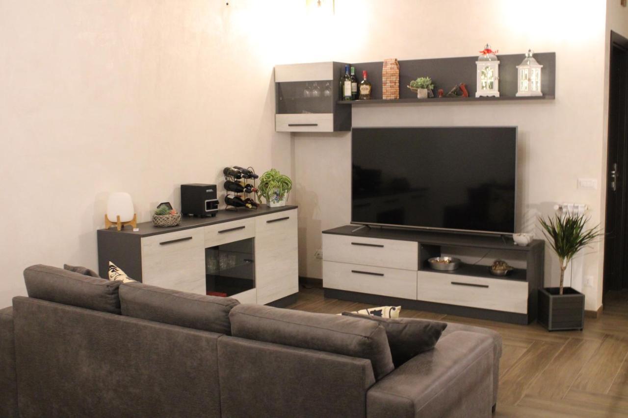 Apartament La Terrazza Sul Corso Giulianello Zewnętrze zdjęcie