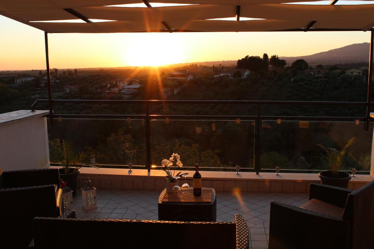 Apartament La Terrazza Sul Corso Giulianello Zewnętrze zdjęcie